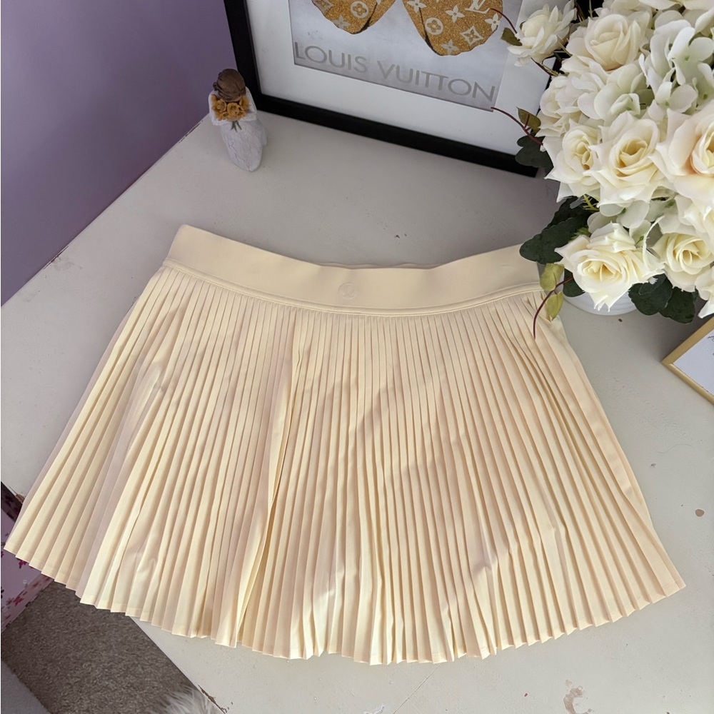Butter yellow lululemon pleated skirt